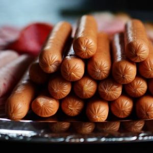 Parówki po terminie – czym grozi ich zjedzenie