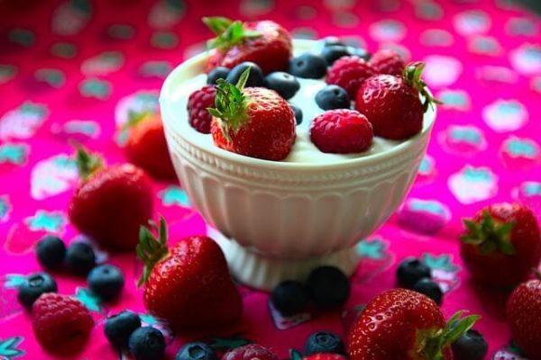 Przeterminowany jogurt – jak rozpoznać, czy jest jeszcze bezpieczny