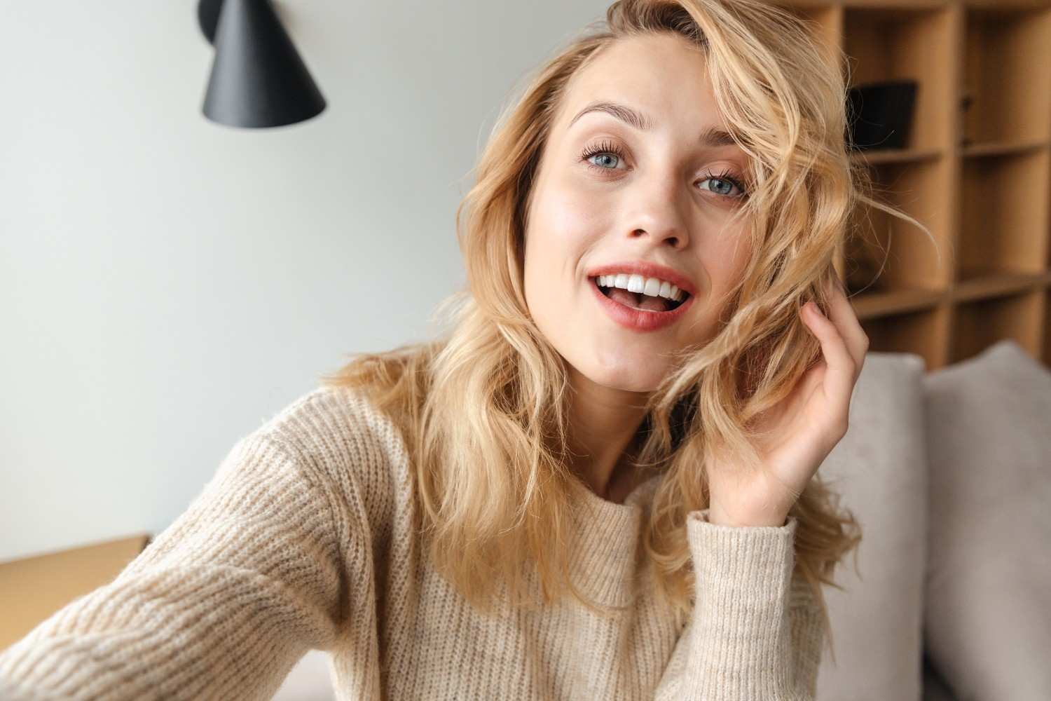 Czy nakładki Invisalign® można stosować po wcześniejszym leczeniu aparatem stałym?