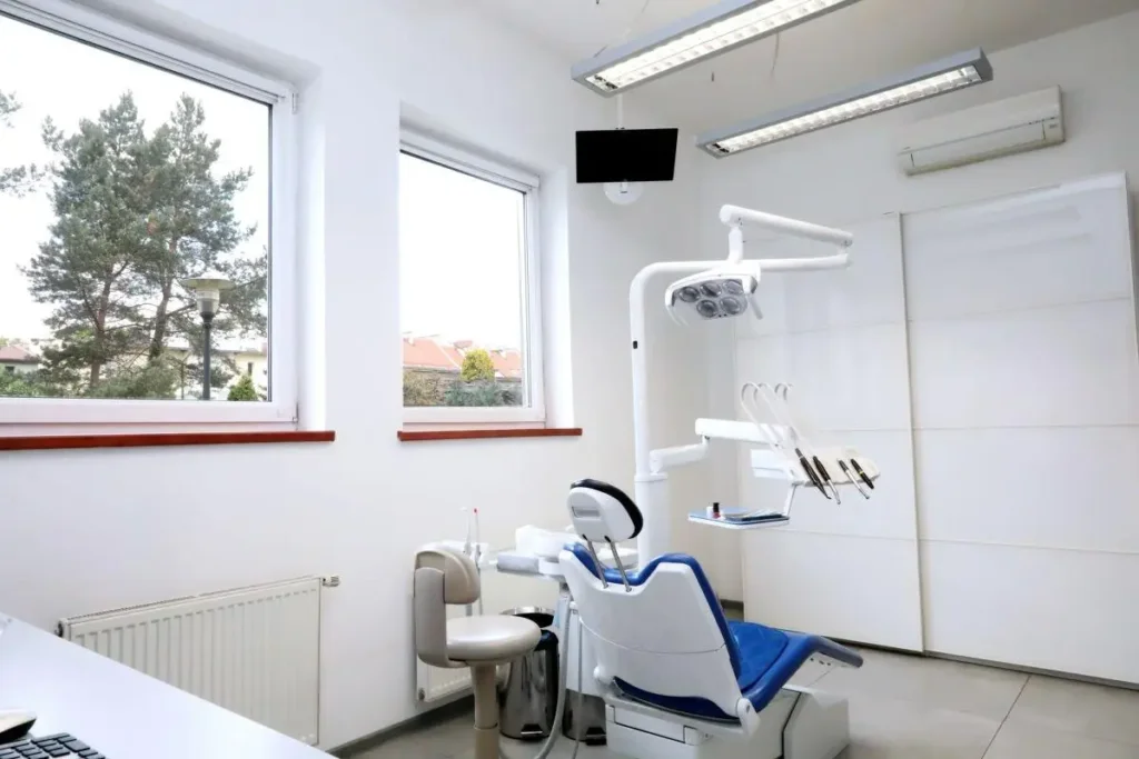 ES DENTICA STOMATOLOGIA